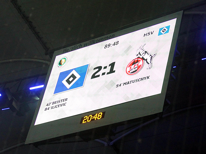 Anzeigetafel Hamburger SV gegen 1.FC Köln 2:1 in der Imtech Arena, DFB-Pokal am 03.12.2013