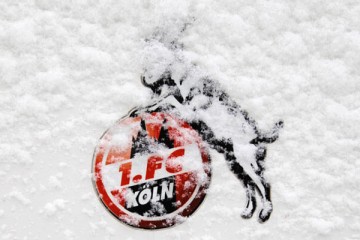 verschneites Logo 1. FC Köln